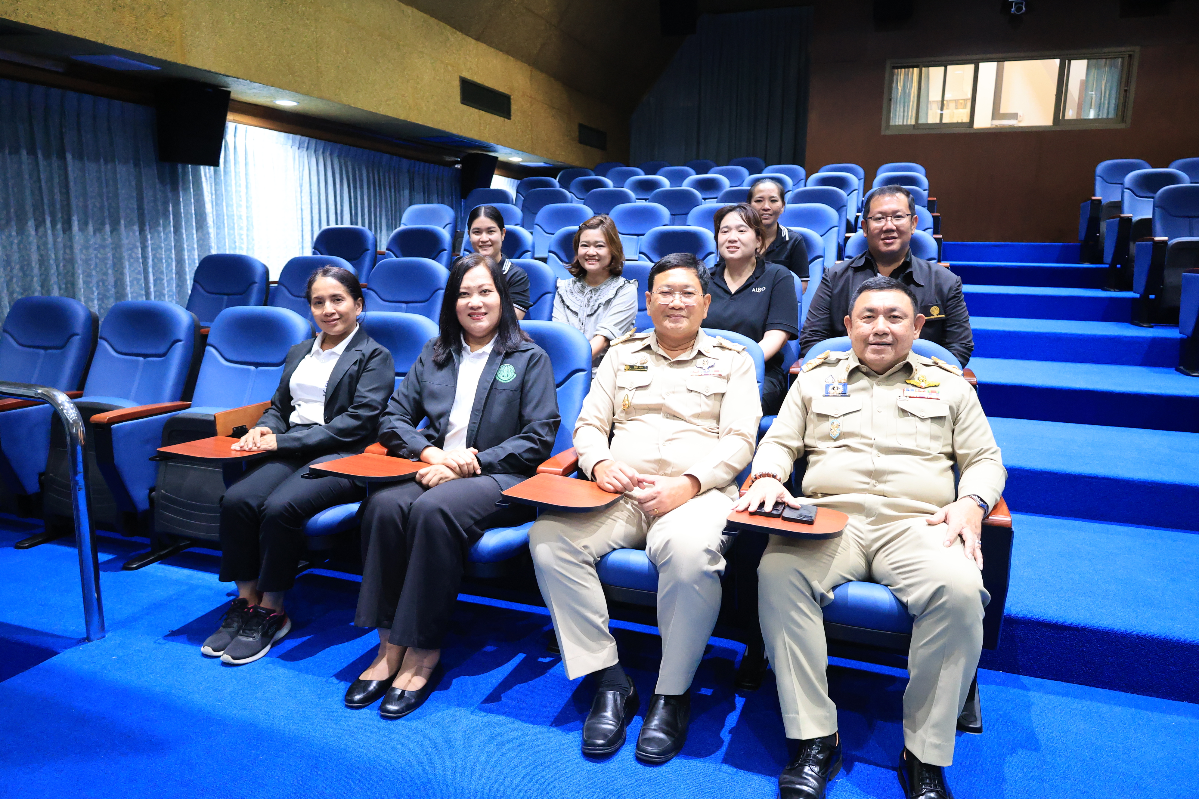 title - เลขาธิการ ส.ป.ก. ตรวจความเรียบร้อย การปรับปรุงห้องประชุม ชั้น 4 ศาลาพระมิ่งขวัญ ศูนย์ส่งเสริมและพัฒนาอาชีพเสริมนอกภาคการเกษตร (ศพส.) อำเภอบางไทร จังหวัดพระนครศรีอยุธยา